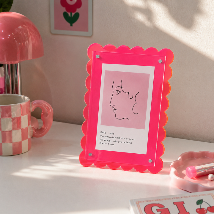 Zinny Scalloped Acrylic Photo Frame | 7-Inch Colorful Desk Display