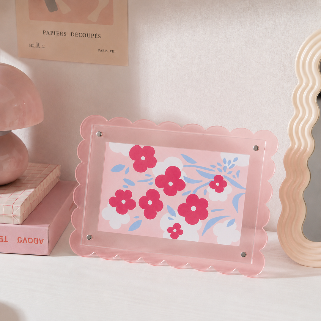 Zinny Scalloped Acrylic Photo Frame | 7-Inch Colorful Desk Display