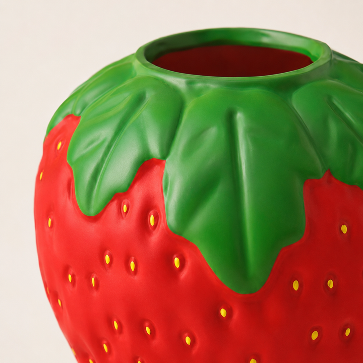 Rubina | Strawberry-Shaped Vase with Textured Seed Detail