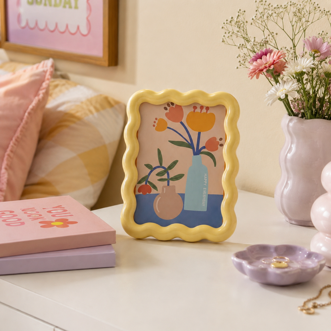 Squiggo Wavy Scalloped Frame | Colorful Squiggle Photo Frame for Desk or Wall