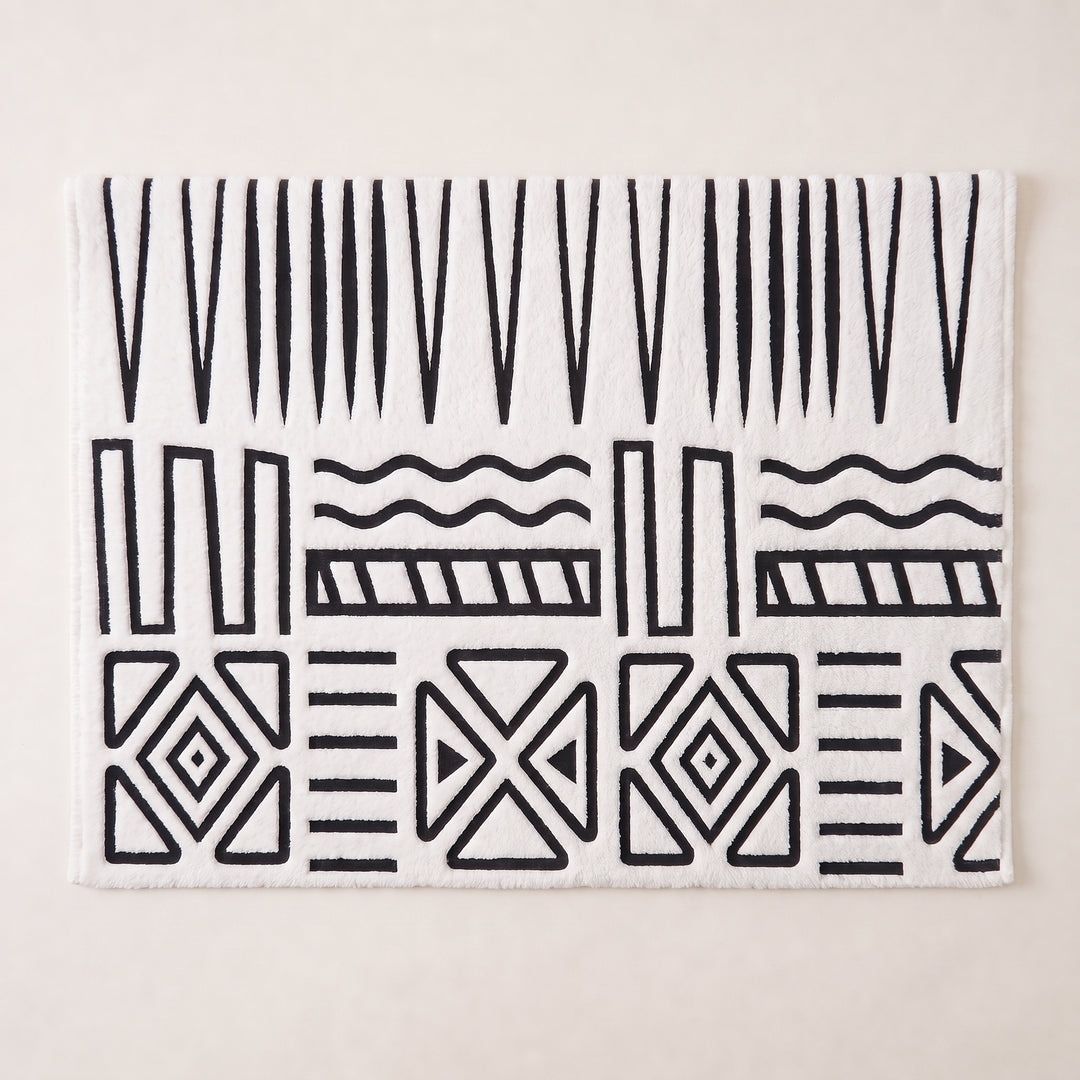 Noma | Fleece Sofa Throw Cover with Oversized Abstract Geometric Pattern
