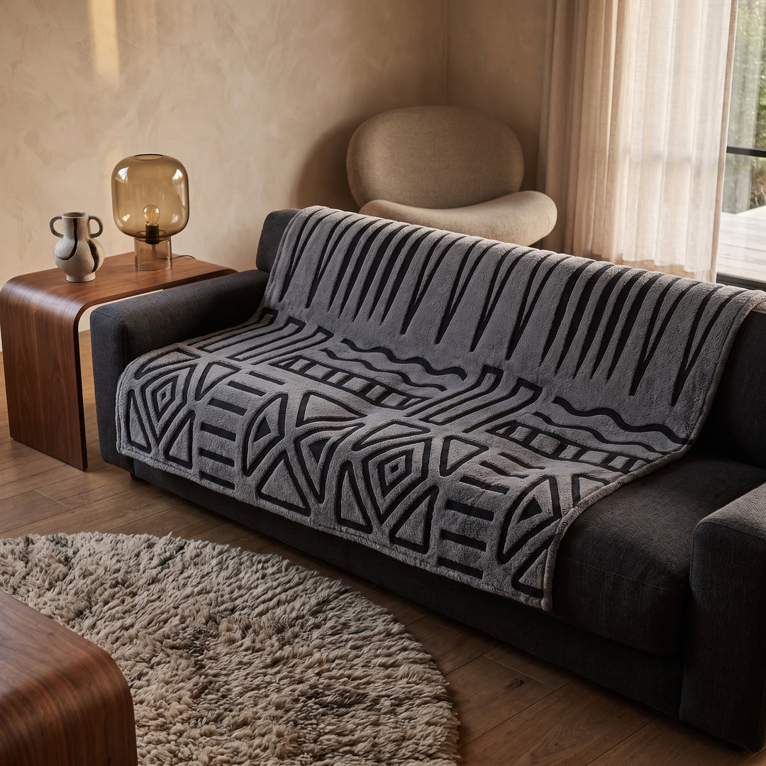 Noma | Fleece Sofa Throw Cover with Oversized Abstract Geometric Pattern