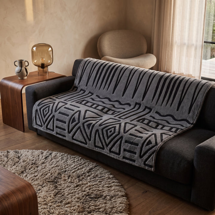 Noma | Fleece Sofa Throw Cover with Oversized Abstract Geometric Pattern