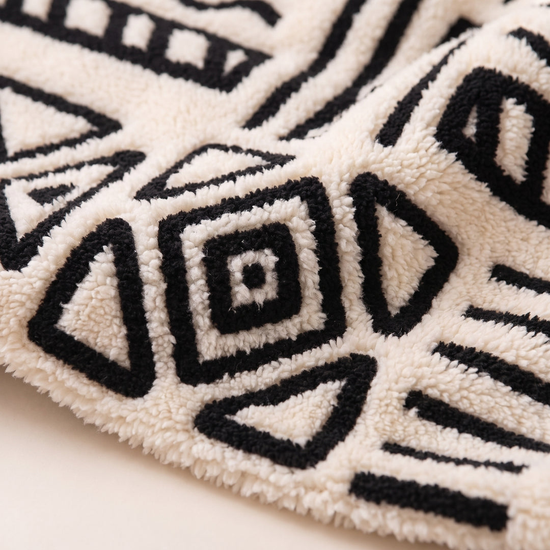 Noma | Fleece Sofa Throw Cover with Oversized Abstract Geometric Pattern