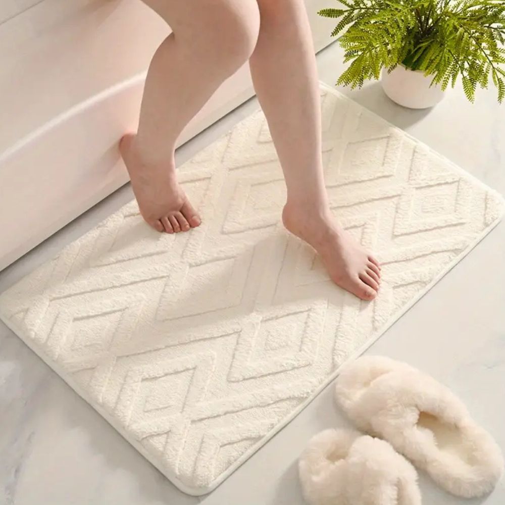 Raya | Bath Mat – Ultra-Soft Microfiber, Diamond Jacquard Design 1