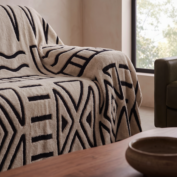 Noma | Fleece Sofa Throw Cover with Oversized Abstract Geometric Pattern